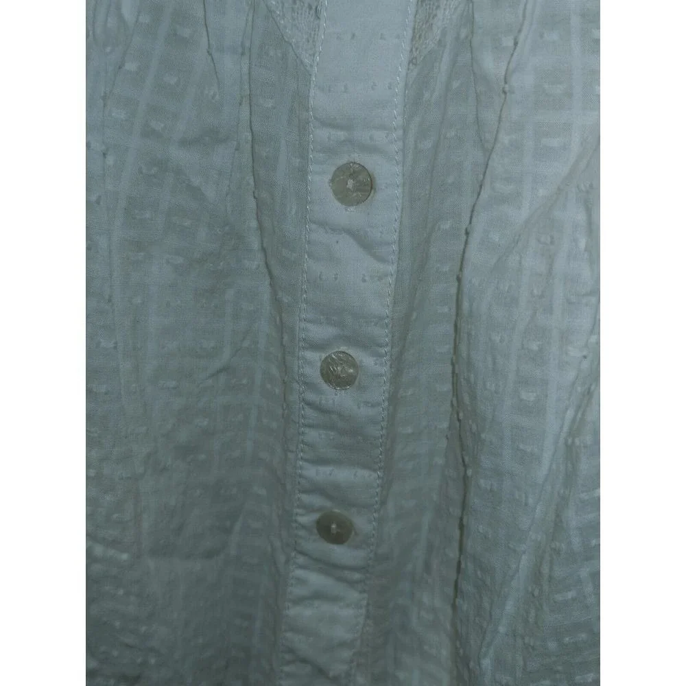White Textured Button Up Shirt with‎ Lace Back Detail xs Read